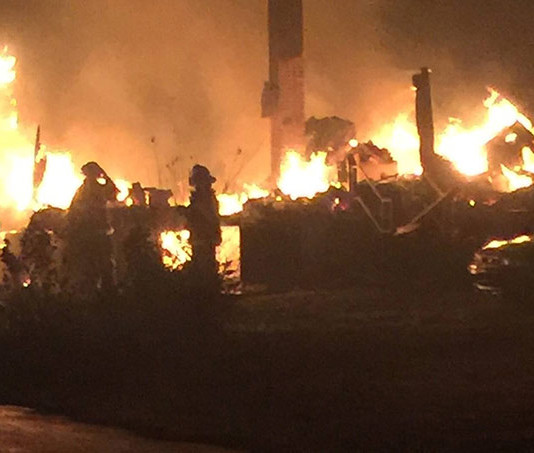 Incêndio florestal mata 3 e desloca milhares de pessoas nos EUA