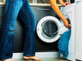 Mulheres fazem o dobro do trabalho de casa do que os homens, diz IBGE