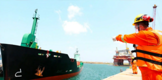 Plataforma P-26 inicia reciclagem no Porto do Açu e espera definição da Petrobras