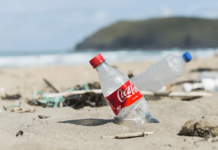 Herança da Coca-Cola: 600.000 t de resíduos plásticos anuais nos oceanos