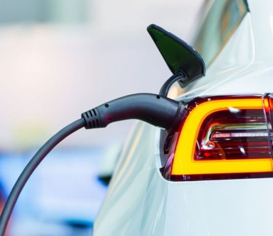 Desigualdade tributária entre veículos elétricos e a combustão pressiona montadoras e reacende debate sobre incentivos na China