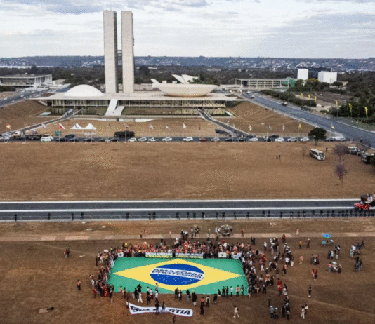 Congresso aproveita foco em Bolsonaro e avança com anistia a desmatamento e garimpo em TI