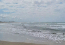 Praia do Litoral Norte lidera ranking nacional de microplásticos altamente tóxicos