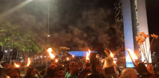 Porongas na cabeça simbolizam resistência na marcha dos povos da floresta em Belém