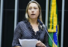 ‘Temos que exigir o banimento do glifosato’, diz pesquisadora Larissa Bombardi após despublicação de artigo que atestava segurança do agrotóxico