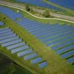 Renováveis atingem quase 50% da capacidade elétrica global em 2025