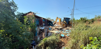 Casa construída há mais de 15 anos em Área de Preservação Permanente é demolida na capital