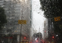 Chuva forte atinge parte do Sudeste, e fumaça de queimadas avança pelo Norte; veja previsão